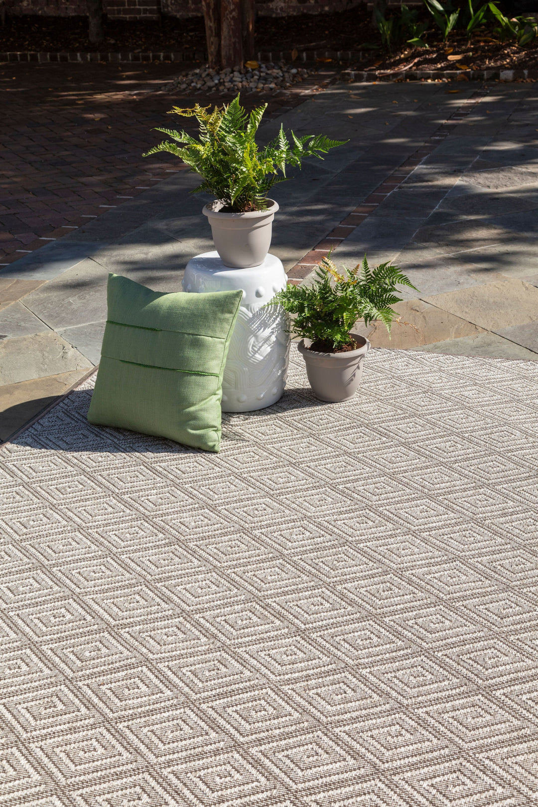 Weather-Ready Rugs: Your Key to Outdoor Comfort All Year Round