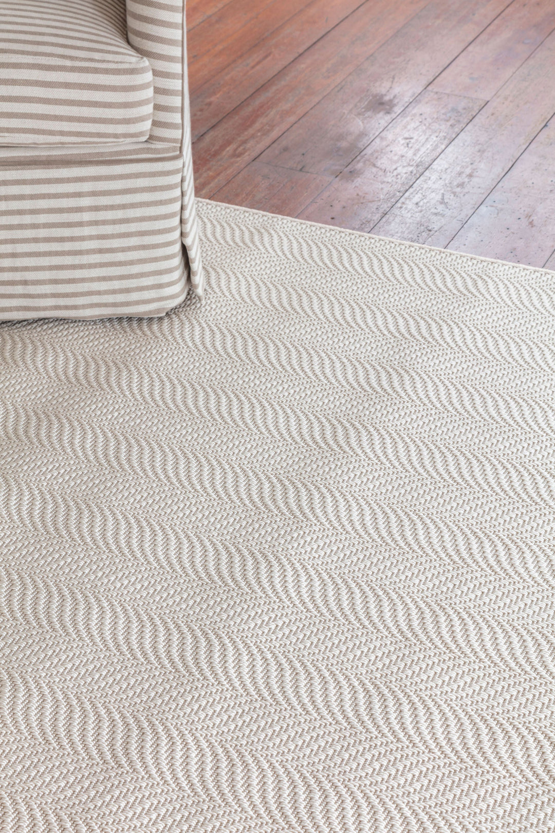 Weaving Wonders: The Art of Crafting Visually Textured Rugs